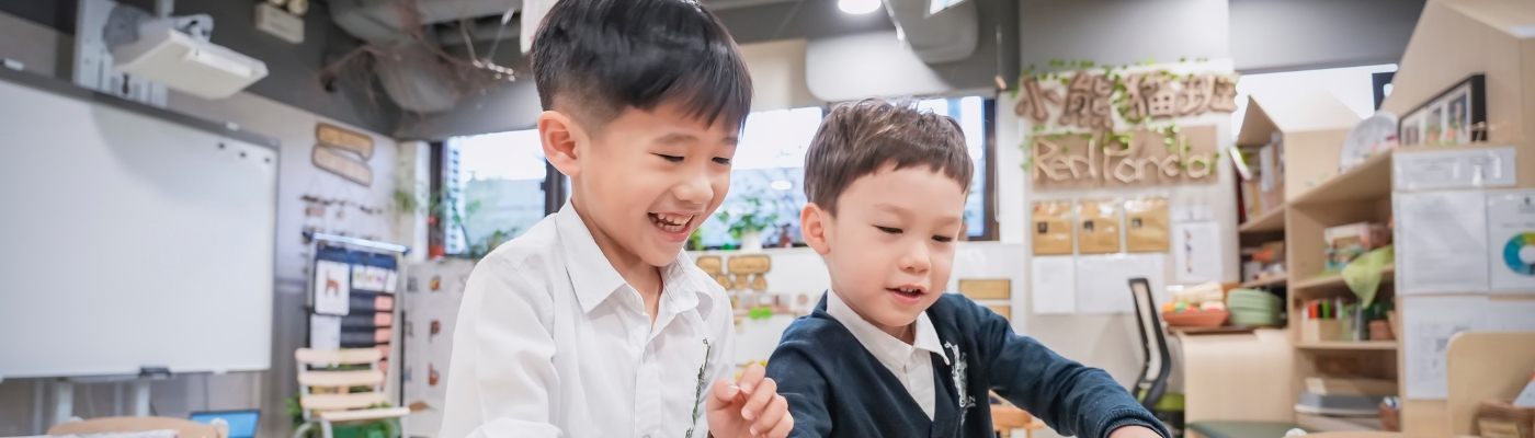 Children taking part in a Snap Circuits early coding activity